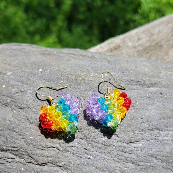 💥LAST PAIR💥Beaded Rainbow Heart Dangle Wire Drop Earrings - Picture 3 of 5